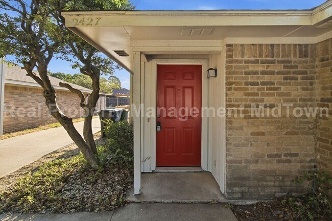 Building Photo - 2427 Indigo Ln
