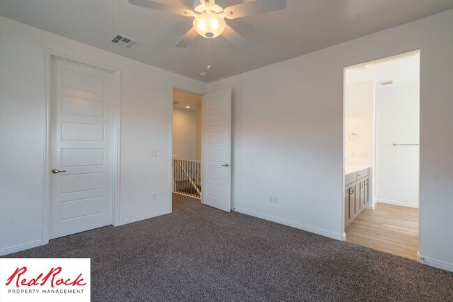 Building Photo - 3 Bedroom, 2.5 Bathroom Townhome in Ivins City