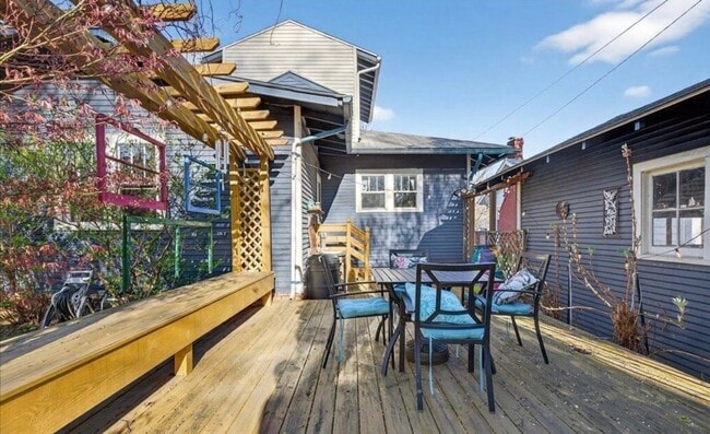 Building Photo - Beautiful 3 Bedroom!