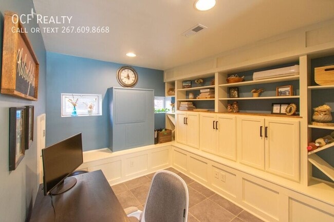 Building Photo - 1814 Christian St