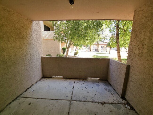 Building Photo - GATED COMMUNITY IN TEMPE!