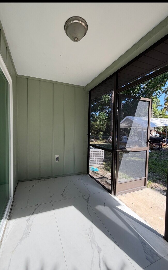 Building Photo - 10280 Carolina St