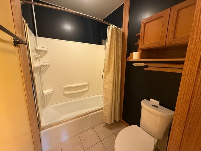 Building Photo - 613 Newberry Dr