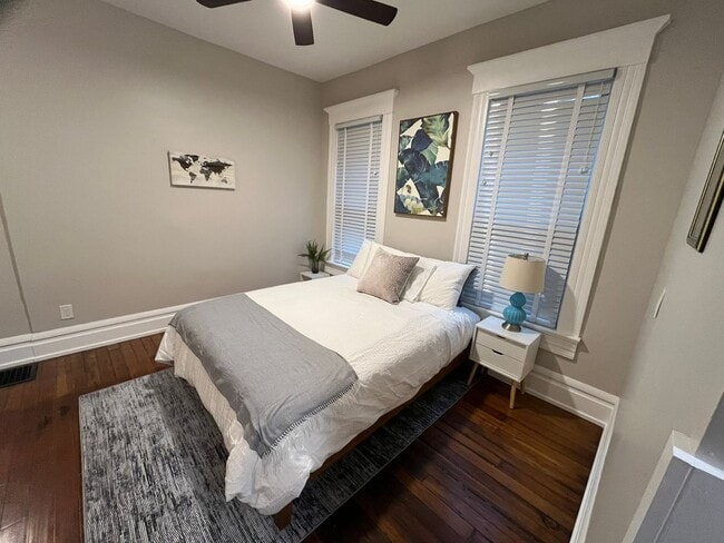 Building Photo - Dennison Ave 866-868 CR