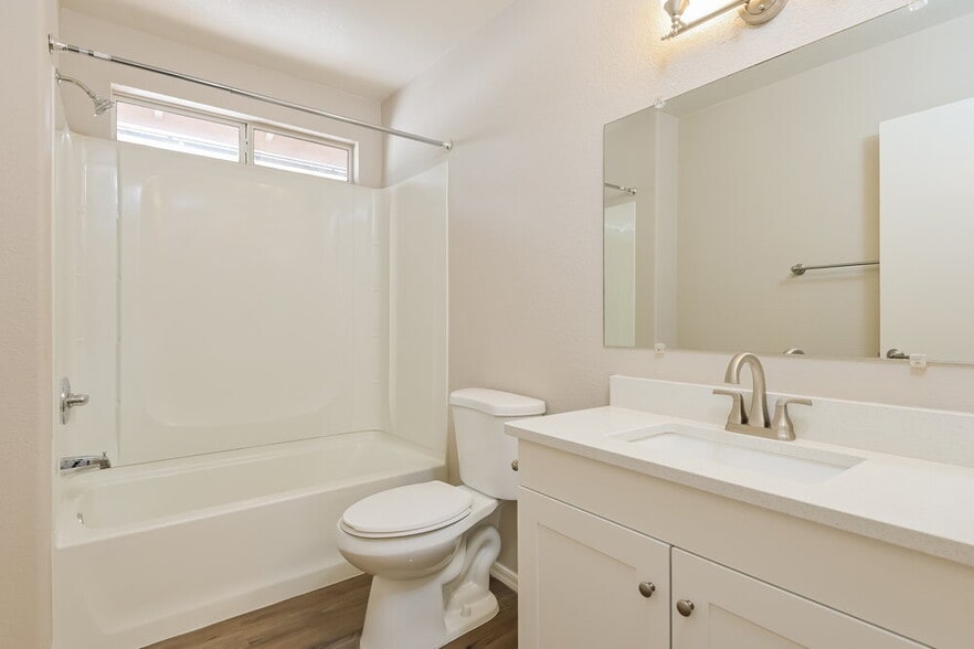 Building Photo - 9009 E Kinross Dr