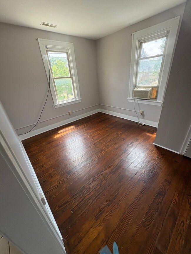 Building Photo - Maple1511-1513