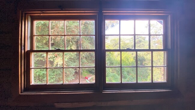 Building Photo - 615 Falls Dr