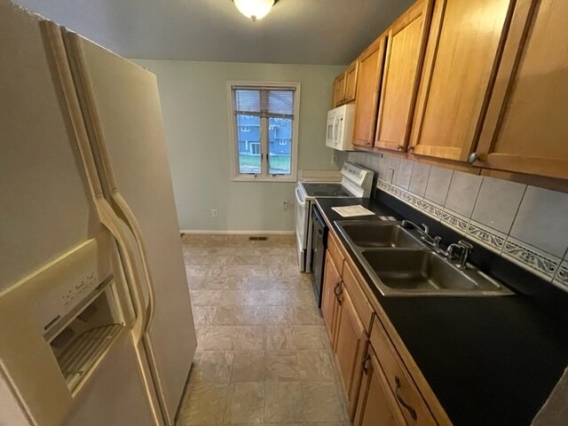 Building Photo - 4640 Dogwood Dr