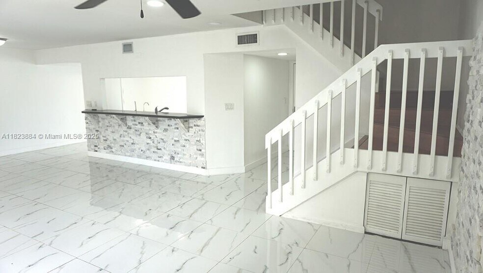 Building Photo - 1705 San Remo Cir