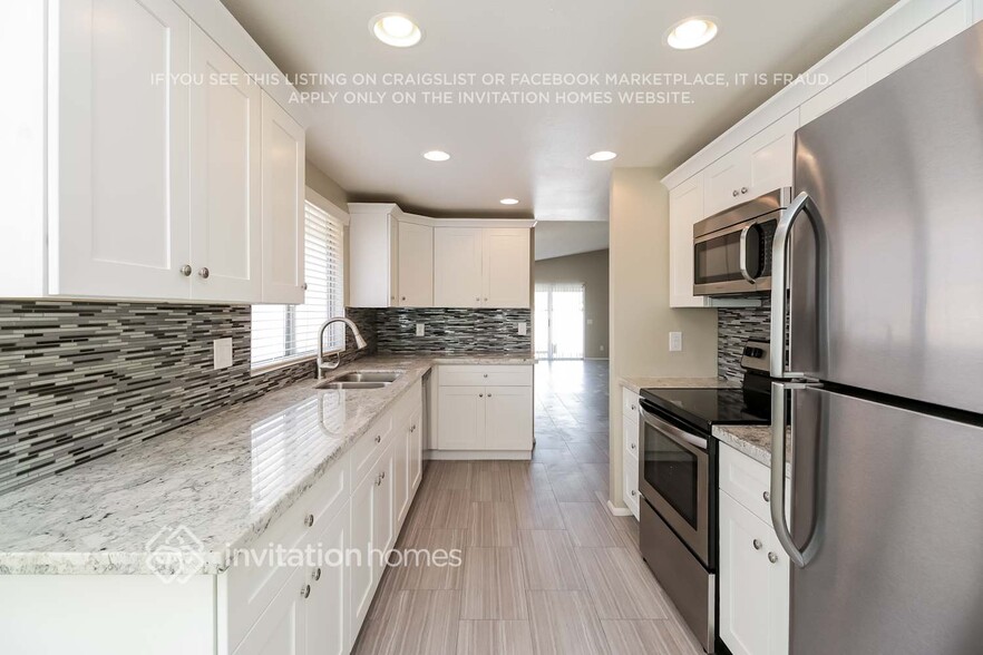 Building Photo - 2140 N College Ct