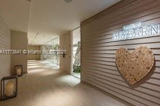 Building Photo - 2301 Collins Ave