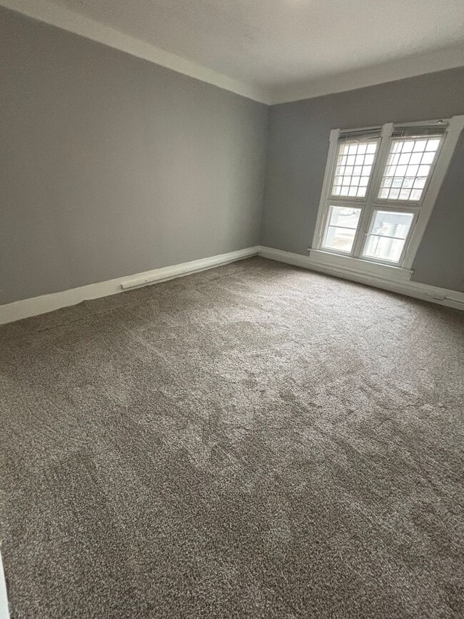 Building Photo - 720 Main St