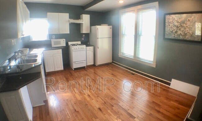 Building Photo - 116 N Kinney Ave
