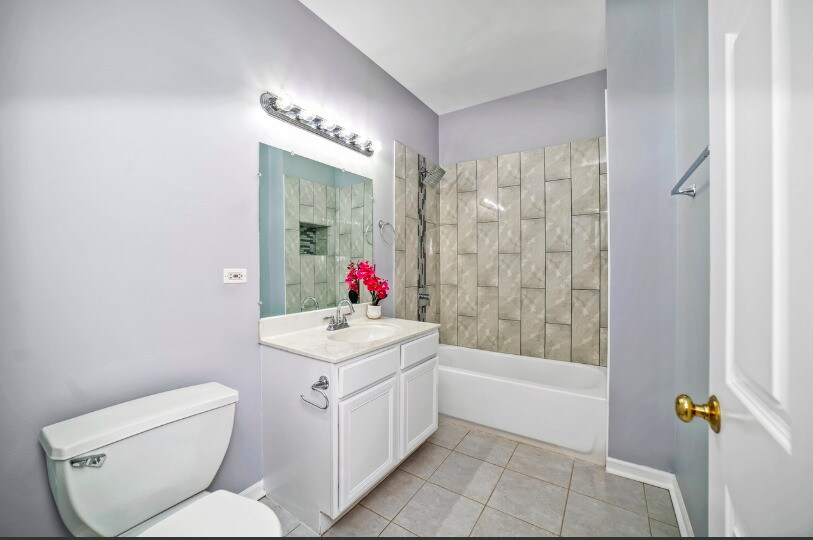 Updated Bathroom - 1457 N Rockwell St