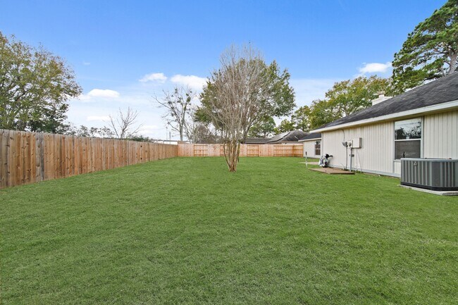 Building Photo - 7010 Pembrough Ln