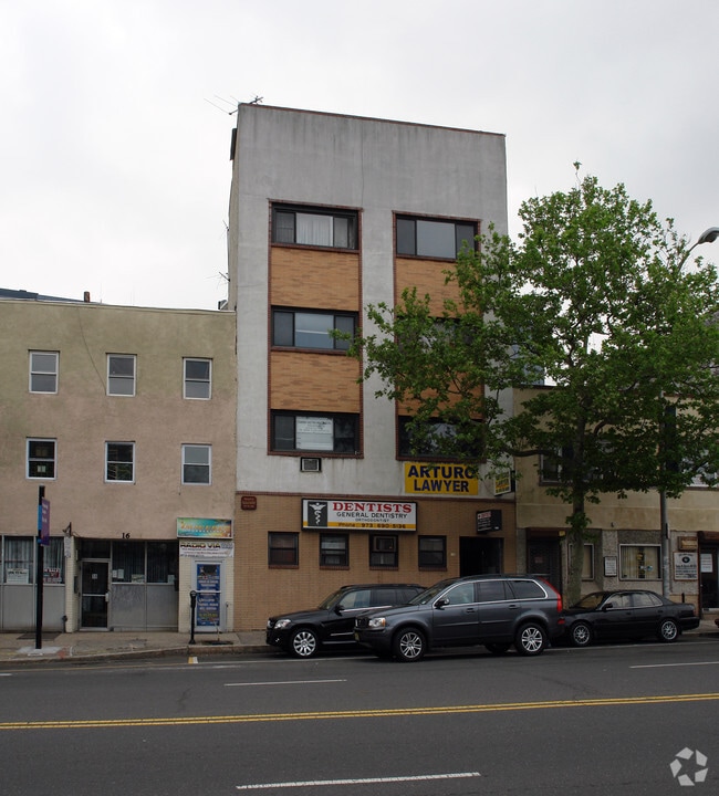 Building Photo - 18 Ferry St