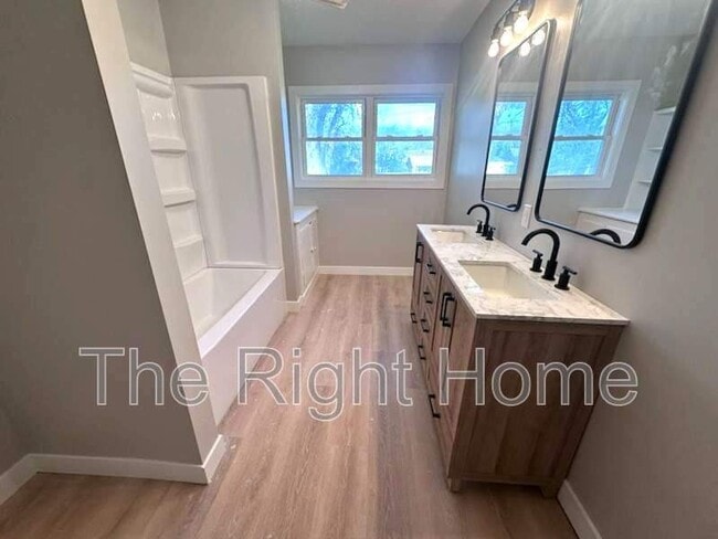 Building Photo - 4525 N 70th St