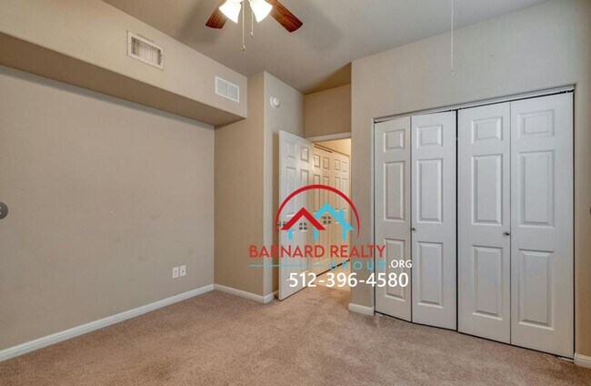 Building Photo - APPLICATION PENDING: 3 bed/2 Bath in Desir...