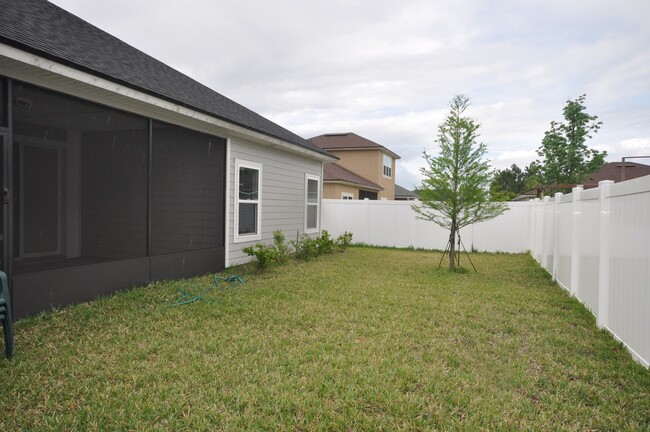 Building Photo - Spacious Luxury Home