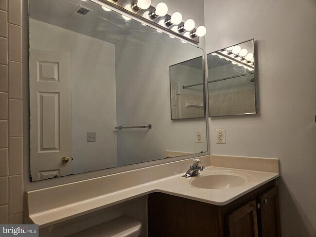 Building Photo - 6887 Chasewood Cir