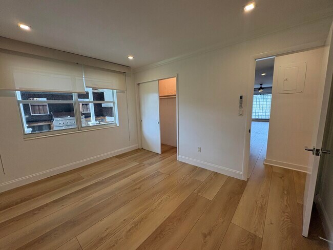 Building Photo - 1032 NE 16th Terrace
