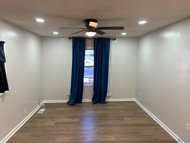 Building Photo - 3815 Ridgecrest Cir SW