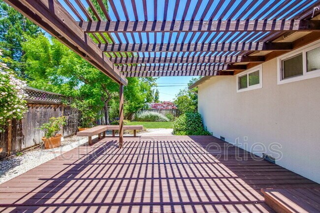 Building Photo - 1128 Kentwood Ave