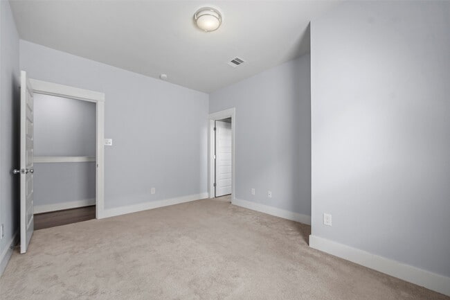 Building Photo - 1606 Westside Gardens Ln