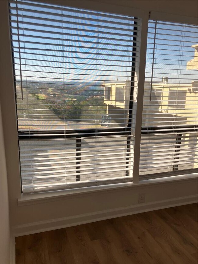 Building Photo - 5914 Lago Vista Way