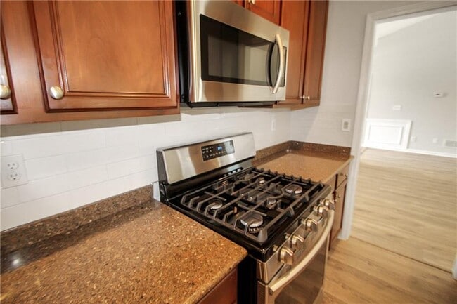 Building Photo - 258 Brookcliff Dr NE