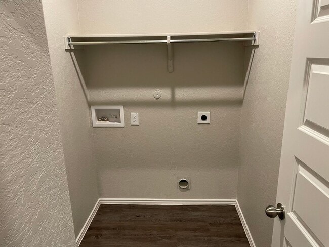 Building Photo - Four Bedroom | Two Bath Home in Scott's Ho...