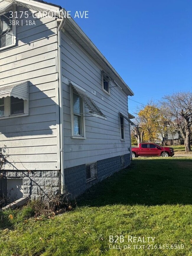 Building Photo - 3175 Caroline Ave