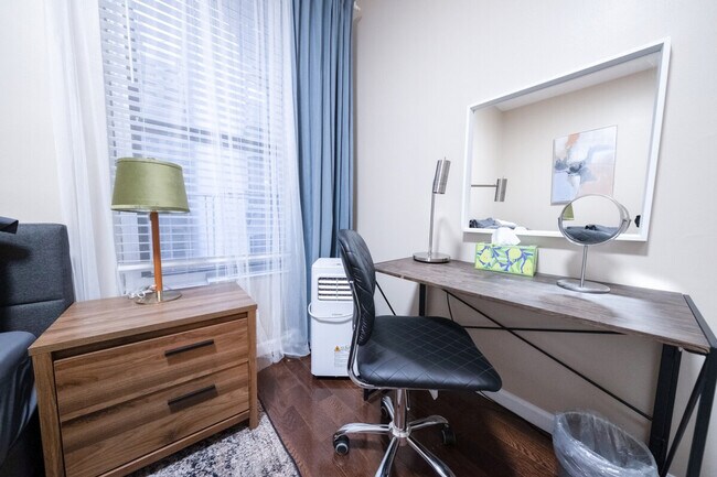 Building Photo - 5 W 101st St