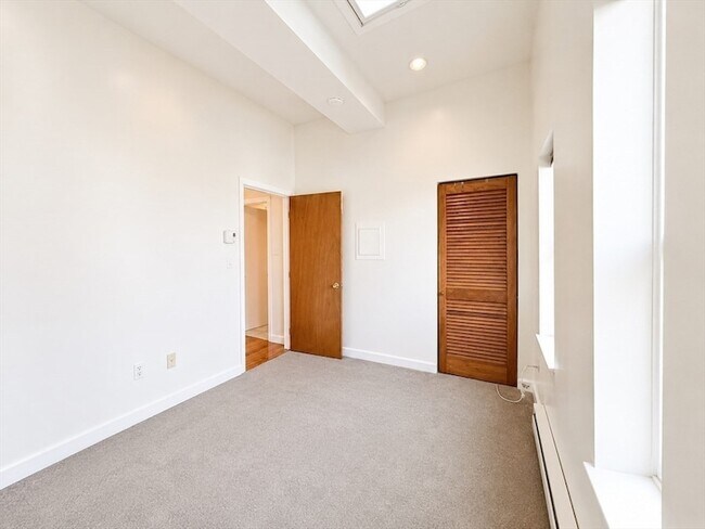 Building Photo - 38 Williams St