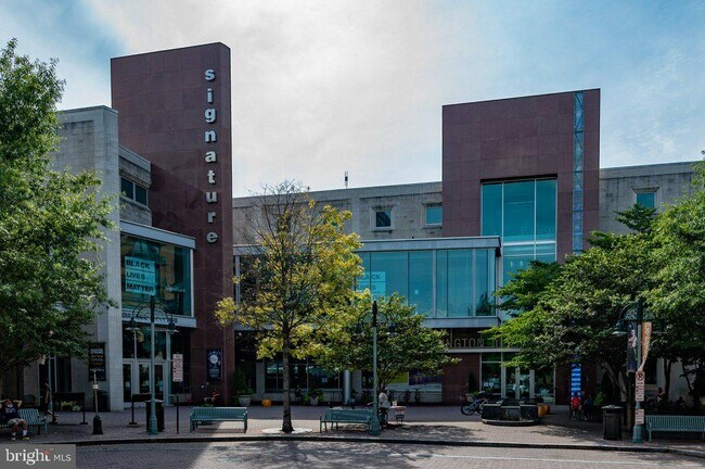 Building Photo - 989 S Buchanan St