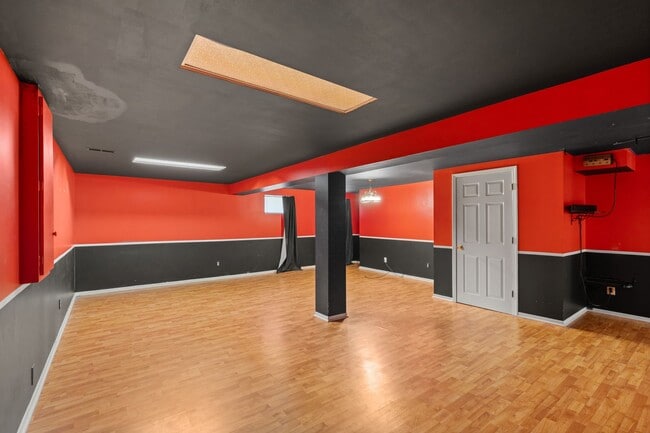 Building Photo - 1620 Dahlia Ct