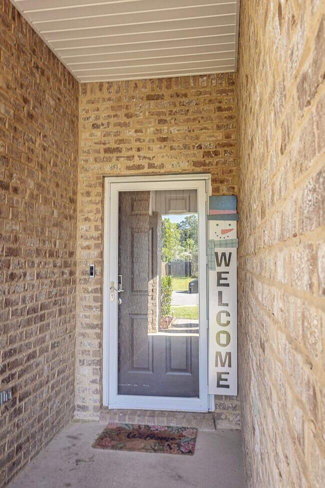 Building Photo - 9125 Bellewood Dr