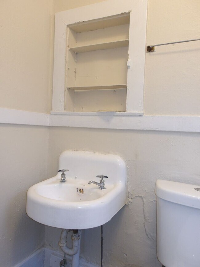 Building Photo - 538 N 26th St