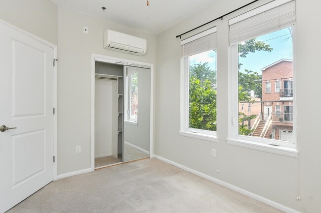 Building Photo - 58 Giles Ave