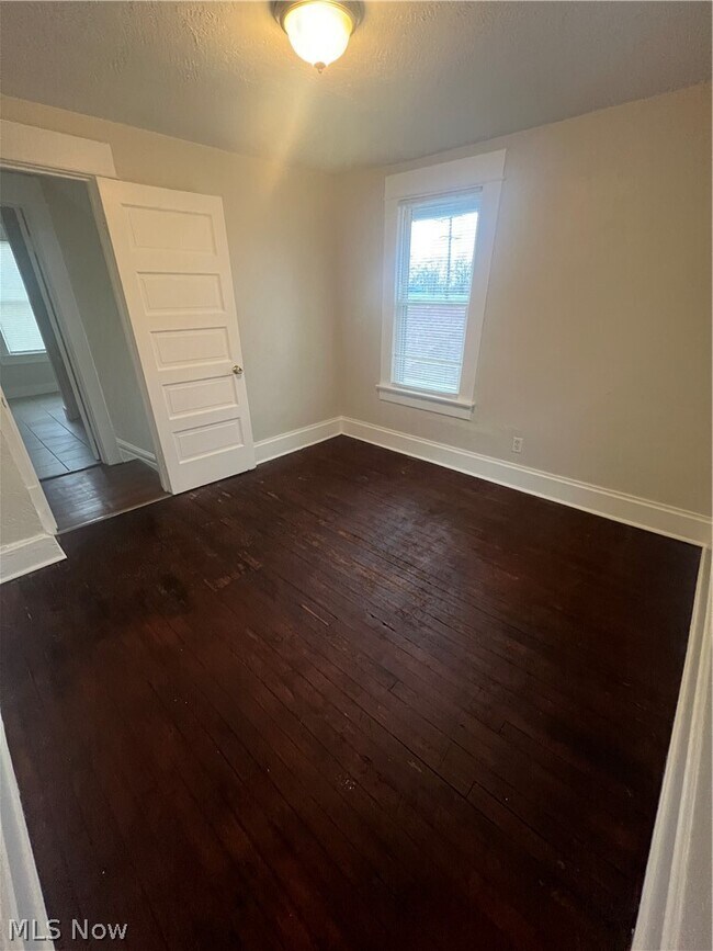 Building Photo - 716 Grace Ave