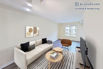 Building Photo - 1099 Admiral Ct