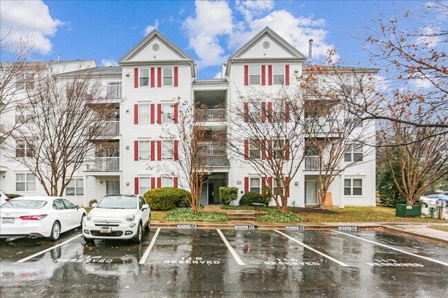 Building Photo - Great 3+2+ Loft in Germantown!