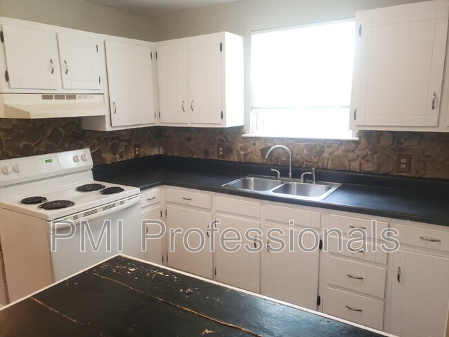 Building Photo - 4912 Leesa Ann Ln