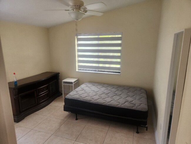 Building Photo - 10740 SW 142nd Ave