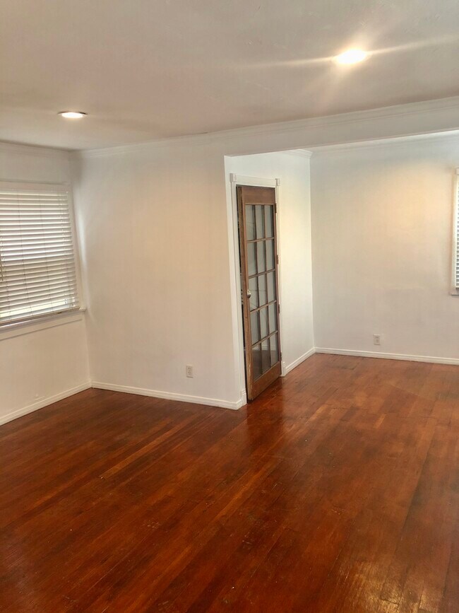 Building Photo - 6107 Saturn St