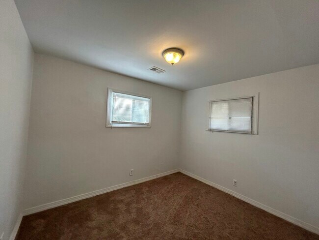 Building Photo - 15907 Knight