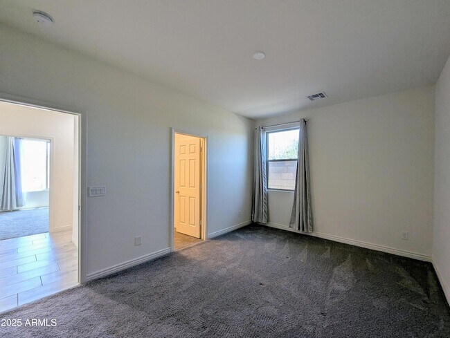 Building Photo - 6952 W Golden Ln