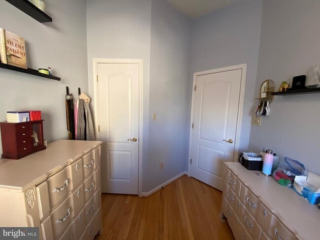 Building Photo - 1125 N Utah St