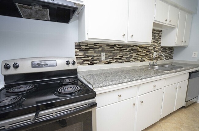 Building Photo - Diamond Hill at Westheimer