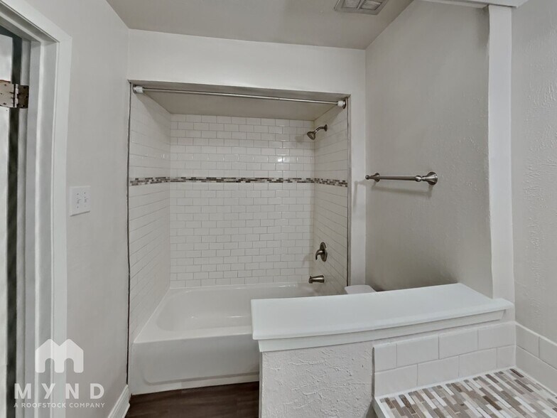 Building Photo - 11362 Quail Run St